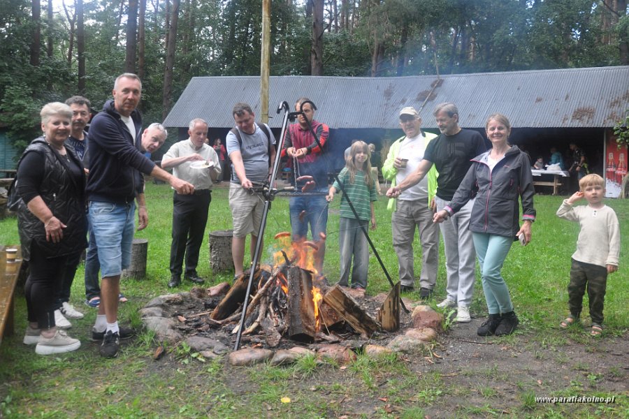 6-30 Kolacja przy ognisku.jpg